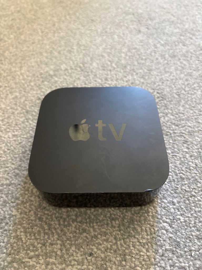 Apple TV 4K (1st Gen) with Siri Remote
