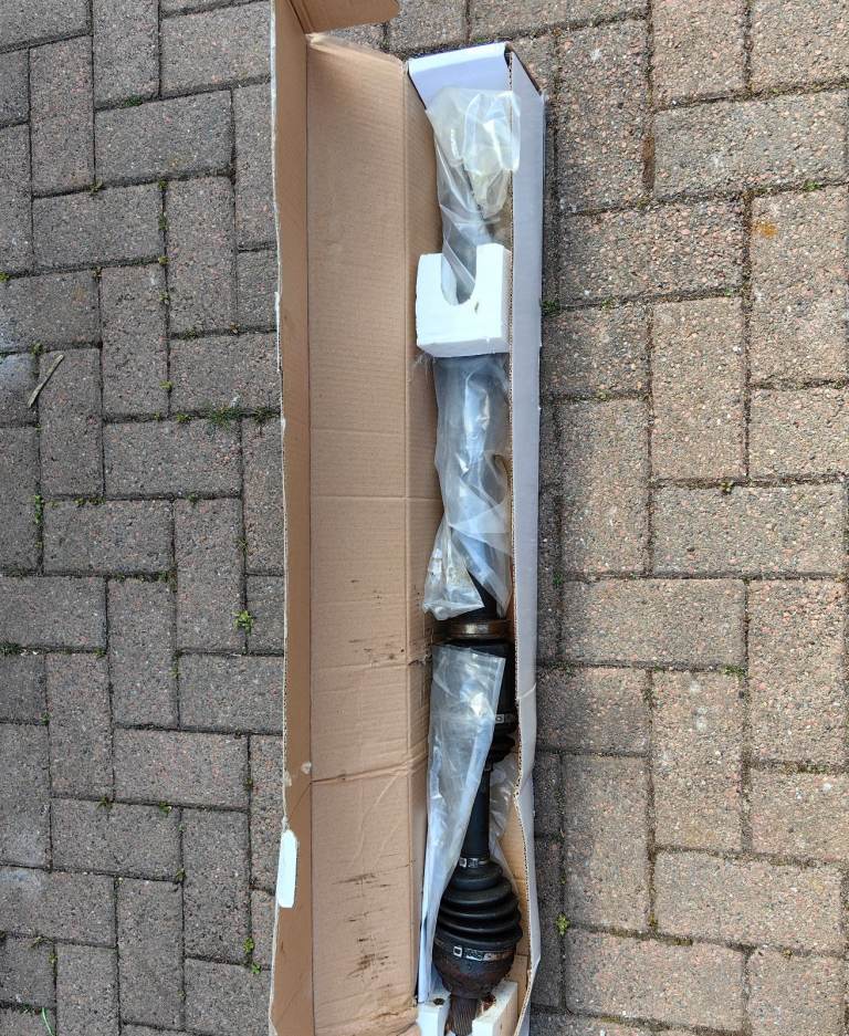 Ford Focus ST MK2 225 - Genuine Ford offside driveshaft (faulty)