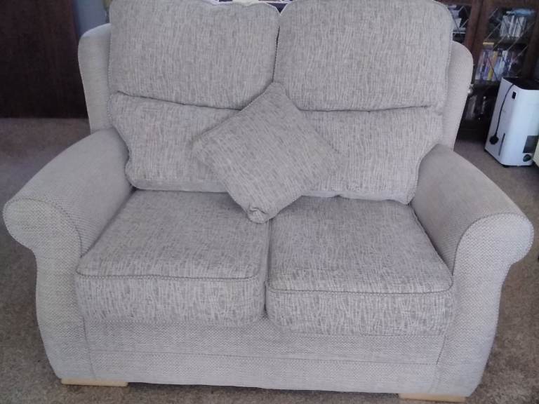 2 seater settee and 2 armchairs for sale £100