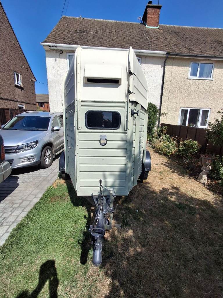Small Horse Trailer / Livestock Box – Good Condition