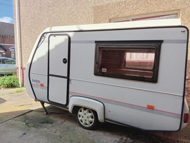 Caravan Rapido Club 2 Berth