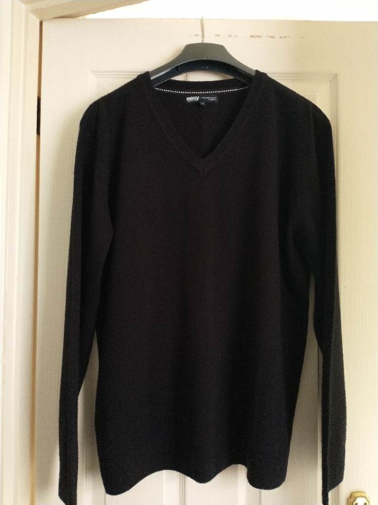 JUMPER. XLARGE. CHEST 42/44ins. V-NECK. DARK NAVY.  Warmer weight. Exc. cond.