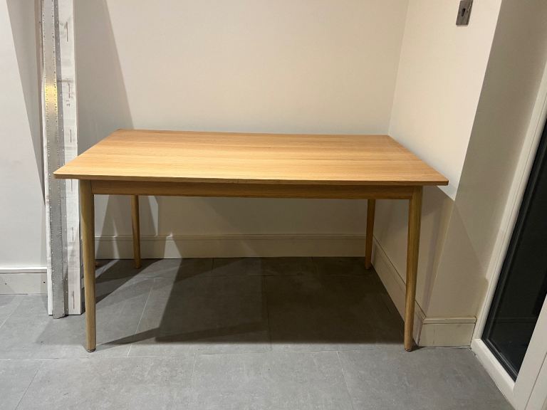 Light oak effect 1400mm x 750mm dining table
