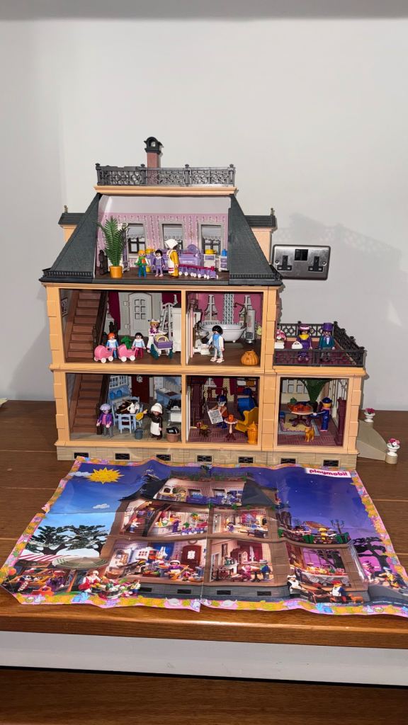 Playmobil Victorian Mansion 5300 Doll House with Furniture Figures Accessories 