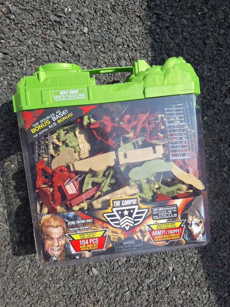 Free box of army men