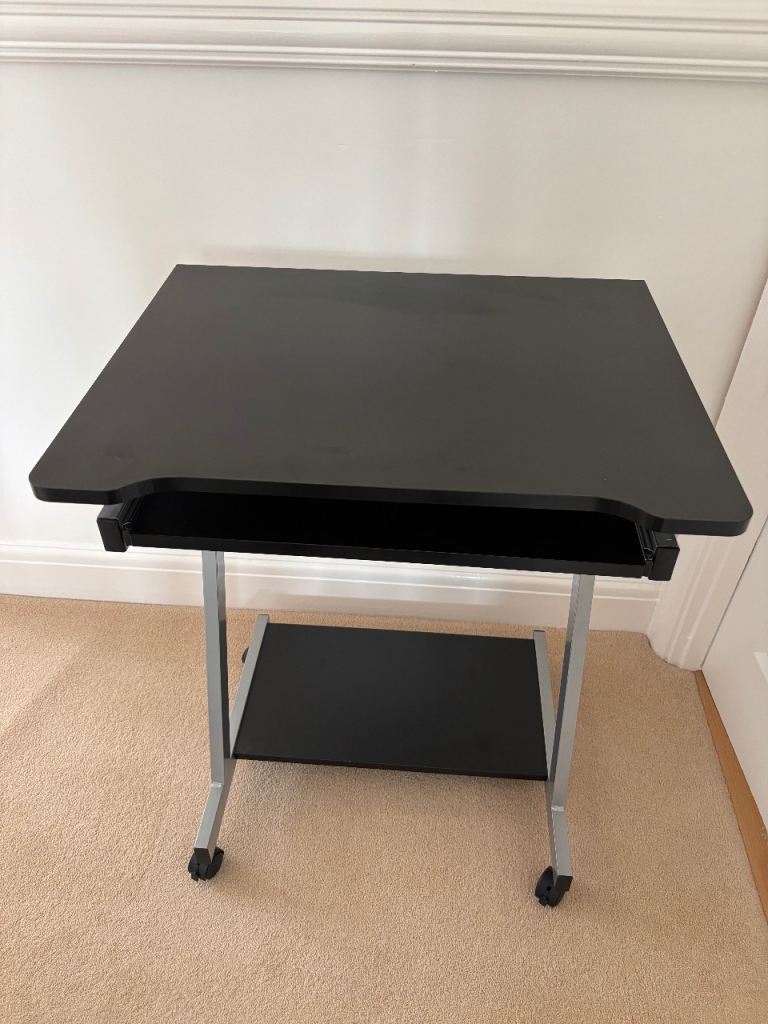 COMPUTER DESK & CHAIR