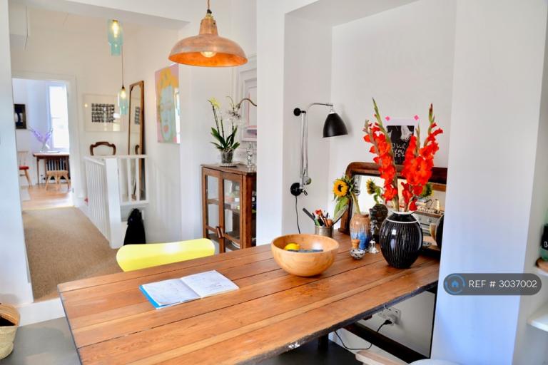 1 bedroom flat in Walthamstow, London, E17 (1 bed) (#3037002)