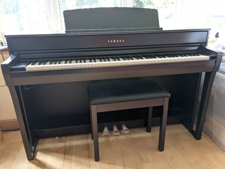Yamaha Clavinova CLP-745