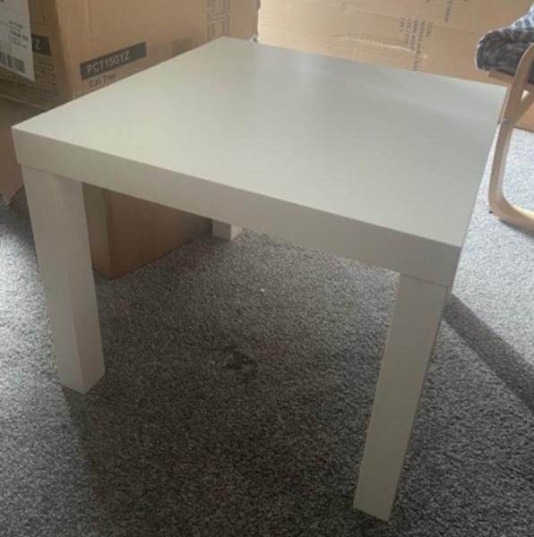 IKEA WHITE COFFEE TABLE (PLEASE READ DESCRIPTION)