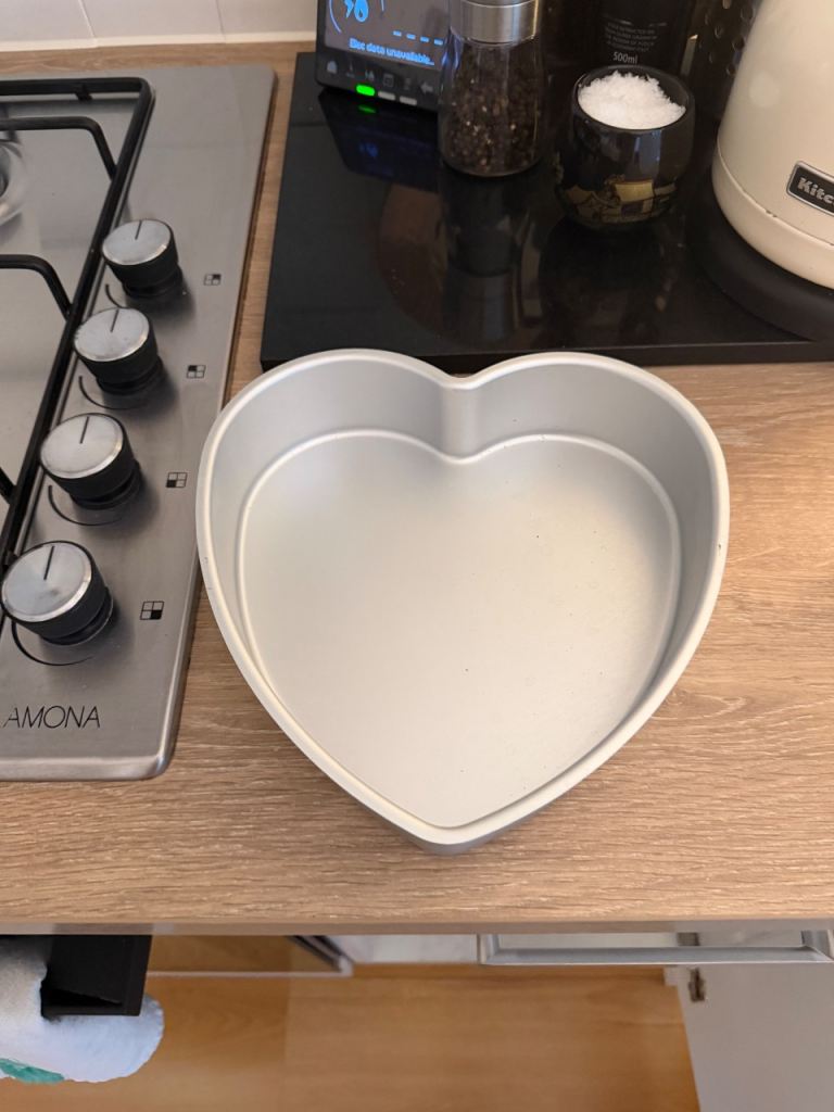 Heart-shaped Cake pan/ baking tin 