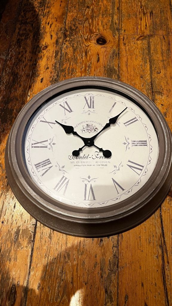 Large clock - Chateau-Joullian