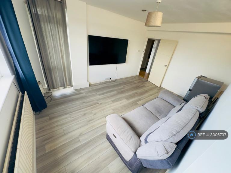 3 bedroom flat in Cumberland House, Kingston Upon Thames, KT2 (3 bed) (#3005737)