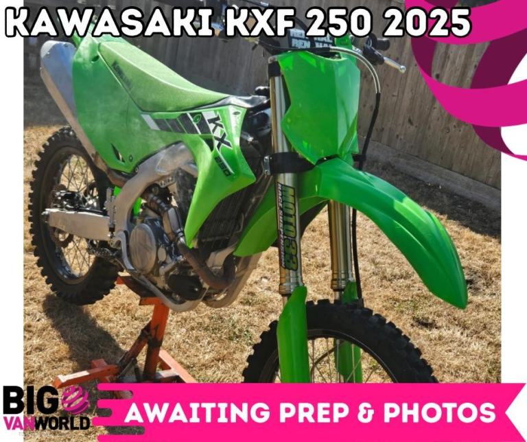 Kawasaki KXF 250 2025 - Only 28 Hours - Stock & Prepped 