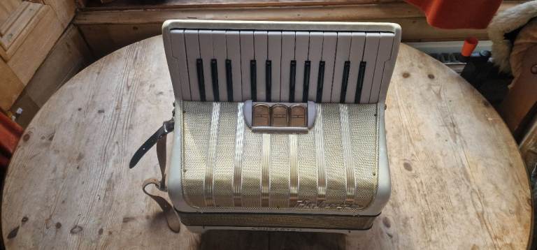 Hohner Concerto III Accordion - Cream, Good Condition