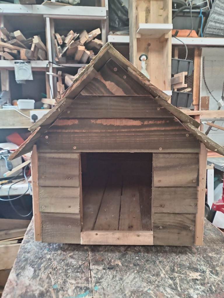 Dog kennel 