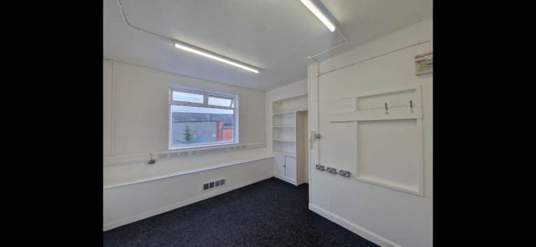 ELECTRICIAN WANTED - HULL