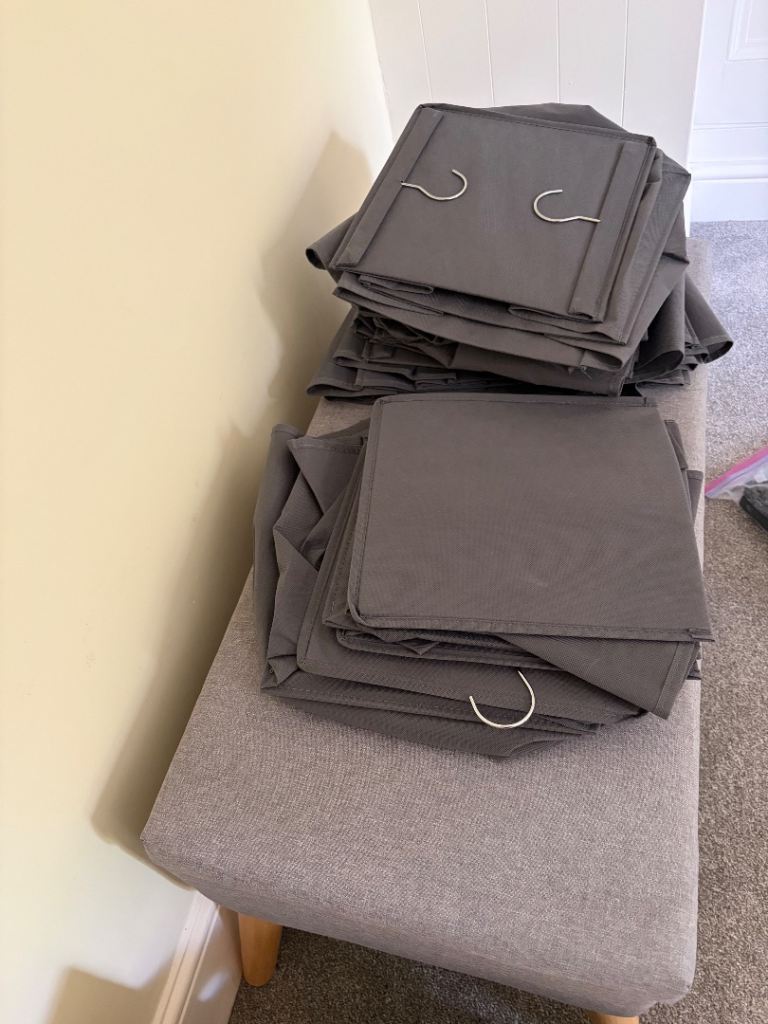 X6 Hanging storage with metal hooks