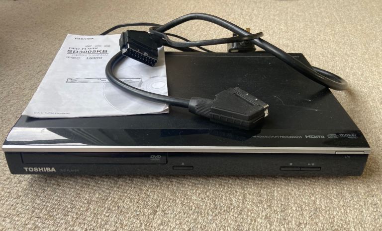 TOSHIBA SD3005kb DVD Player with Scart Cable and Manual