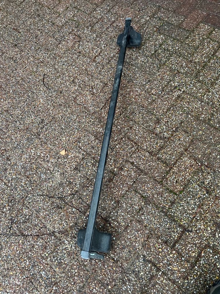 Thule steel SquareBars package - 2 Thule CM roof bars for VW Golf 2008 - 2013