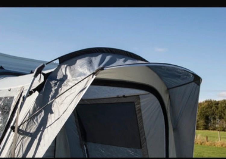 Silhouette drive away blow air awning 