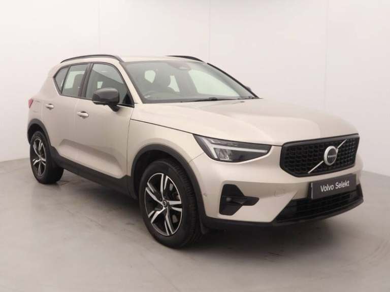 VOLVO XC40 2.0 B3P Plus Dark 5dr Auto