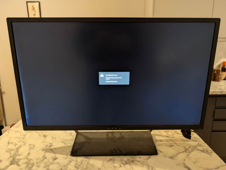 32-inch, 2k LCD monitor with minor edge bleed