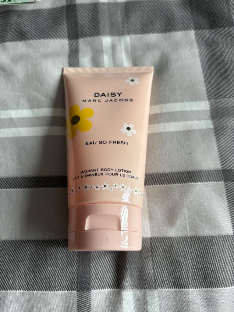 BN Marc Jacobs Daisy Eau So Fresh Body Lotion 150ml – Brand New