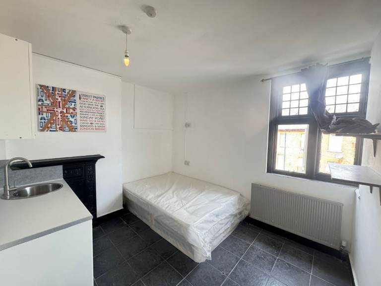Furnished studio to rent in - NW10