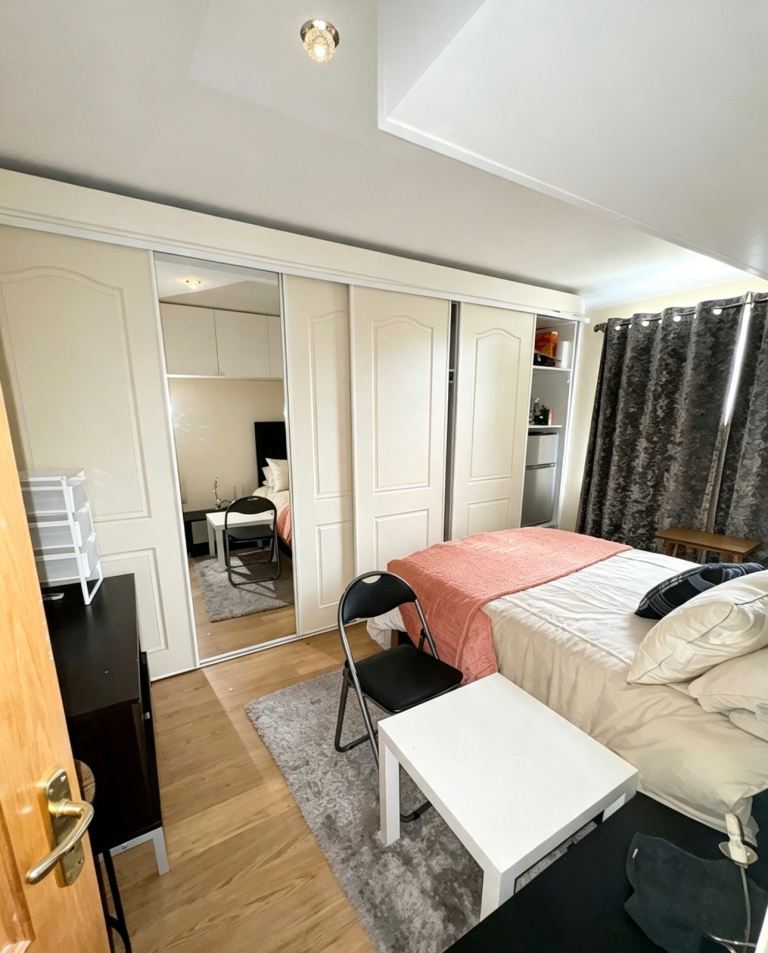 Rent *** Double Room - Crest Drive, Enfield EN3