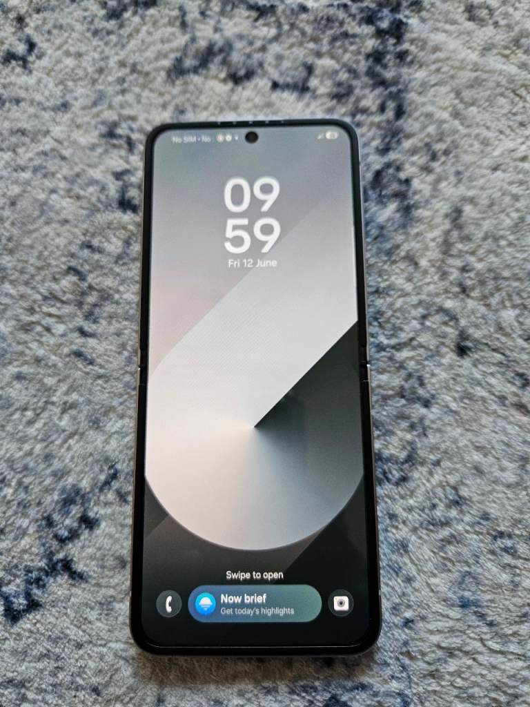 Samsung Z Flip 6 256GB - Good Condition, Unlocked Phone