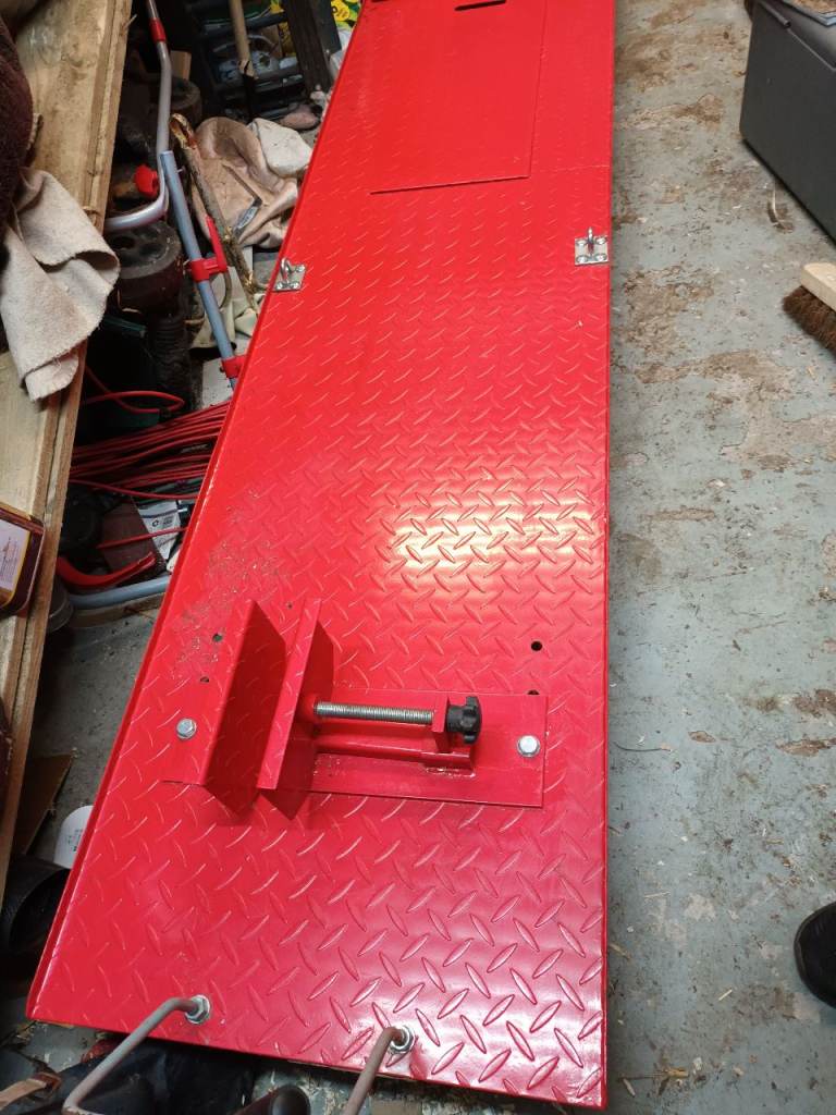 Manual hydraulic bike lift