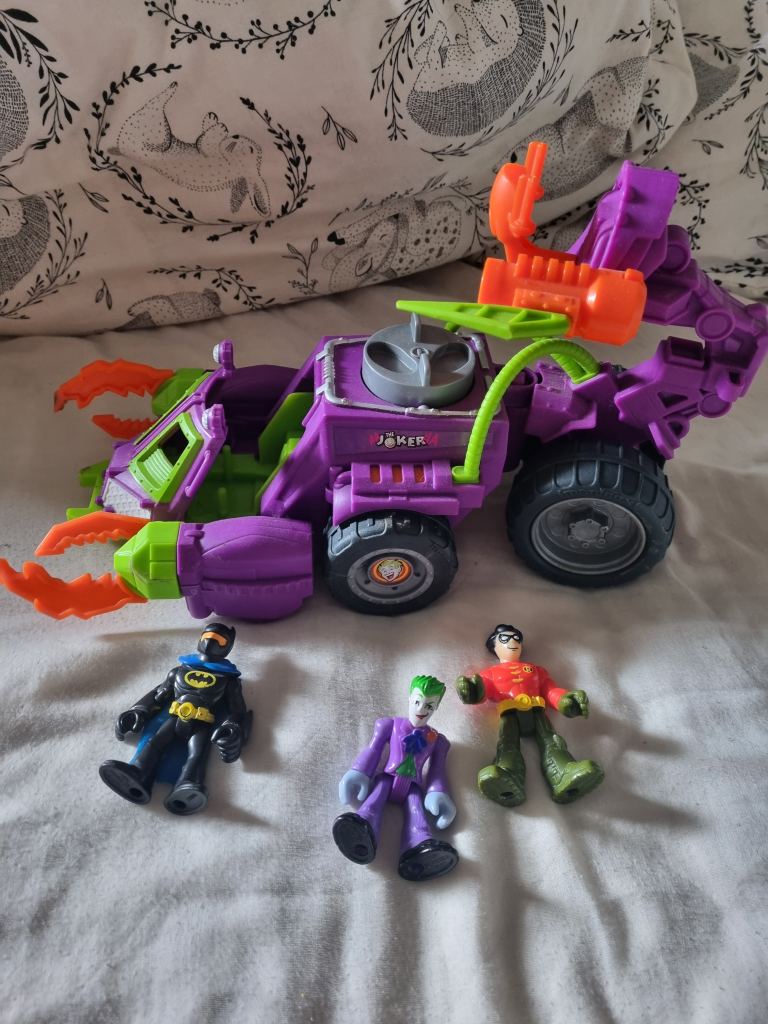 Imaginext car and figures 