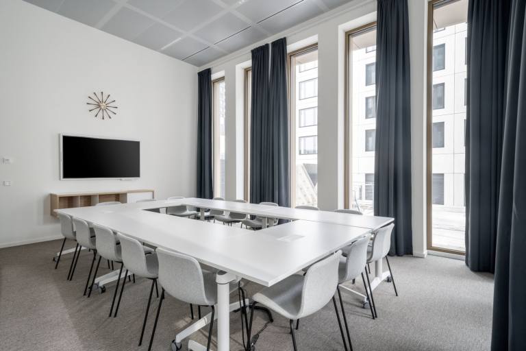 Brighton - BN1 4HB \ Customisable Office Space with Room for Up to 10 Desks