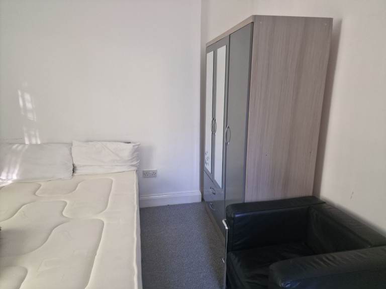 Double bedroom in a shared flat 