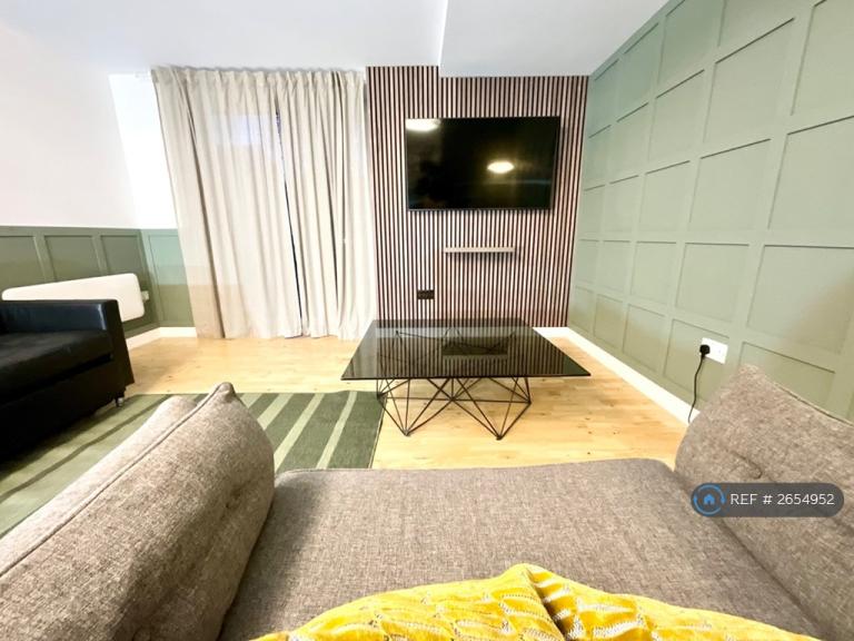 2 bedroom flat in Emmeline, Manchester, M40 (2 bed) (#2654952)