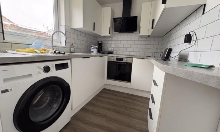 No rent and no deposit 15 min walk from West Drayton Station | UC/DSS Tenants 