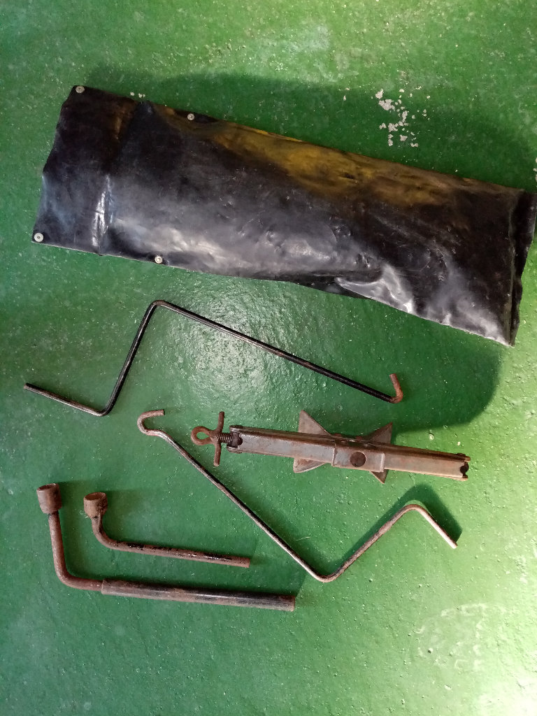 Car Tyre Changing Tools Kit 