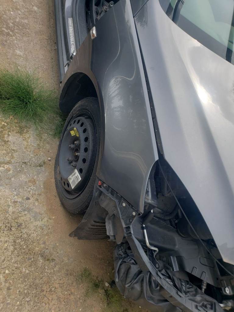Vauxhall insignia drives side wing 