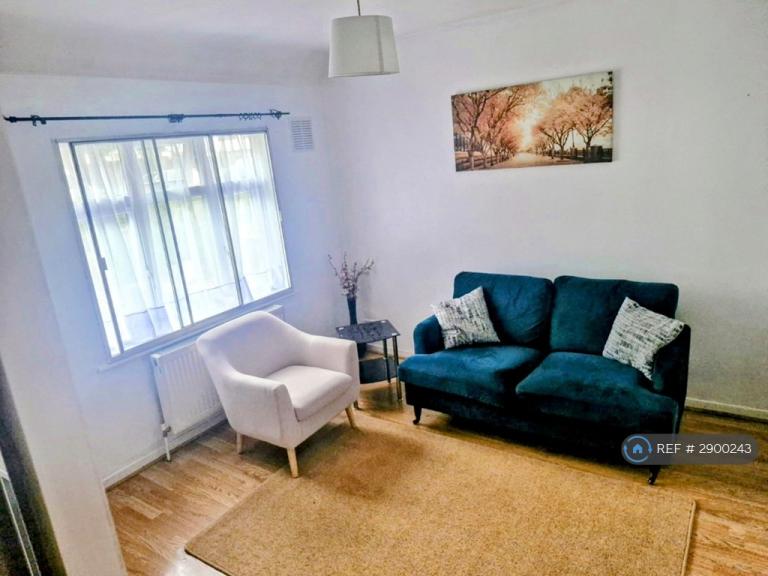 1 bedroom flat in Beavers Lane, Hounslow, TW4 (1 bed) (#2900243)