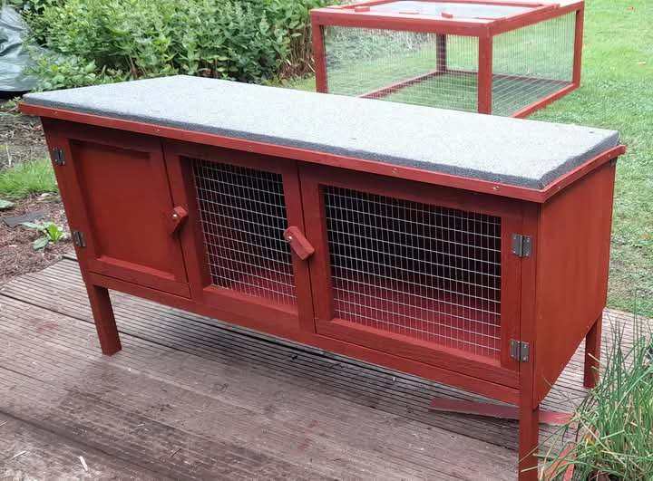 Rabbit/guinea pig hutch 