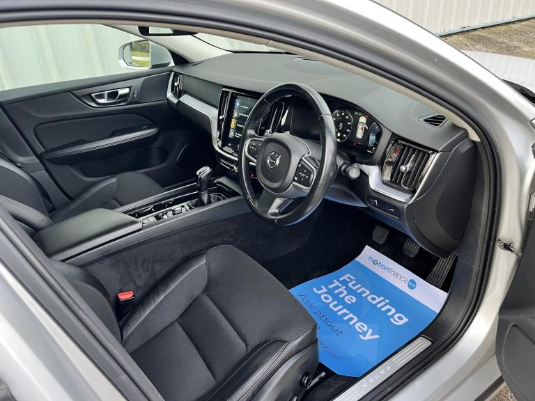 VOLVO V60 2.0 Momentum Plus D3 Silver Manual Diesel 2019