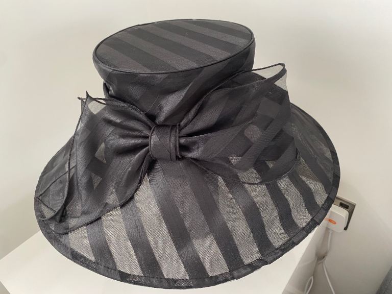 Black Wide Brimmed Wedding / Races Hat. S-M NEW.