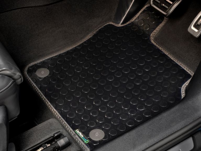Selling a set of high quality rubber car mats to fit Skoda Superb 2023- 2026 estate