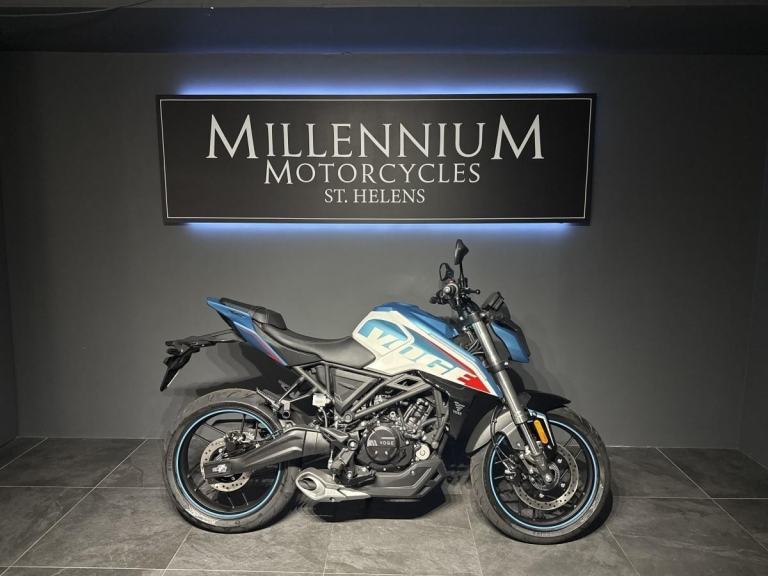 VOGE R125 LEARNER LEGAL 125CC NAKED BIKE.