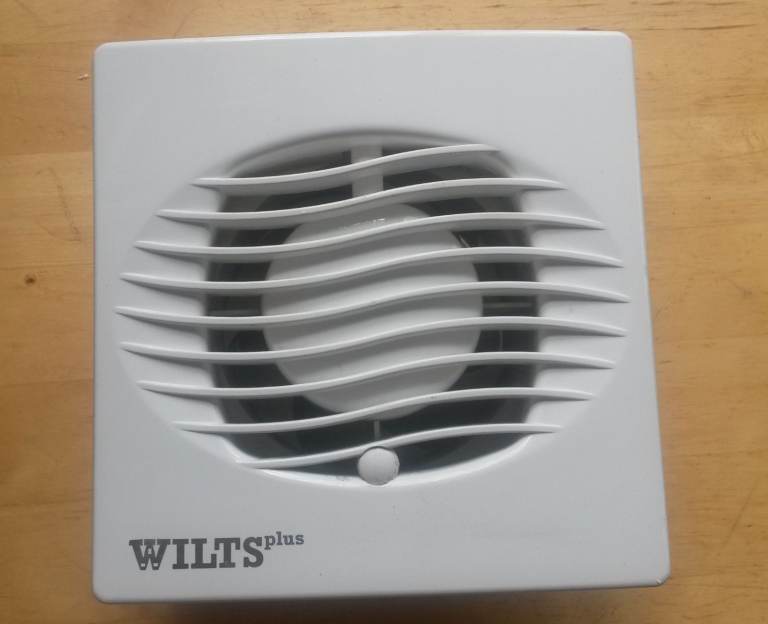100mm/4inch extractor fan with light switch connected option