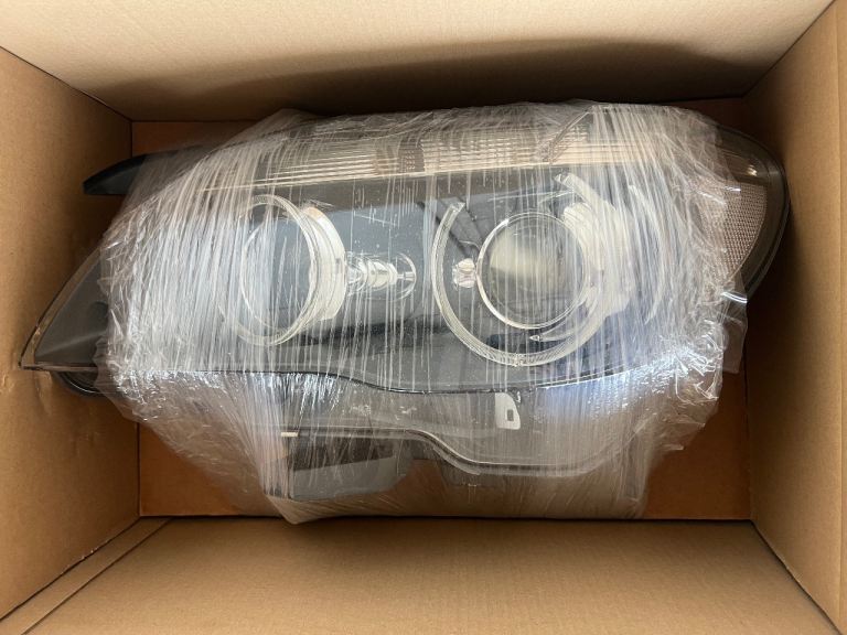BMW E87 E81 E82 E88 Hella Headlight Set NOS ORIGINAL 1EL 009043-42