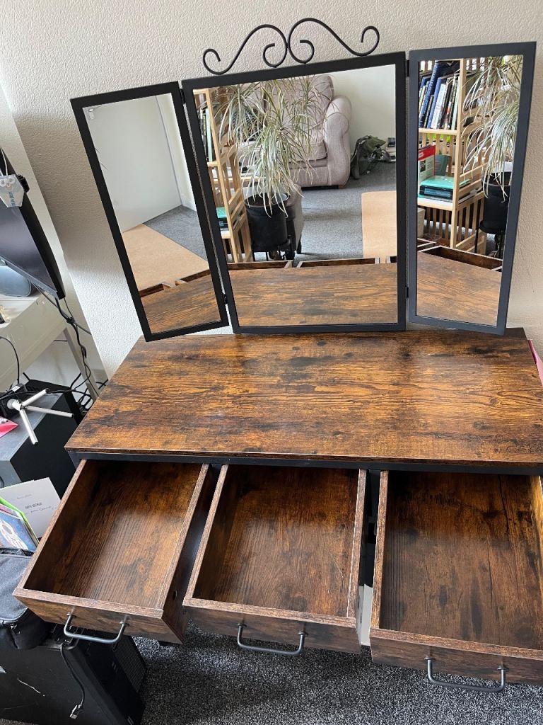 Dressing table