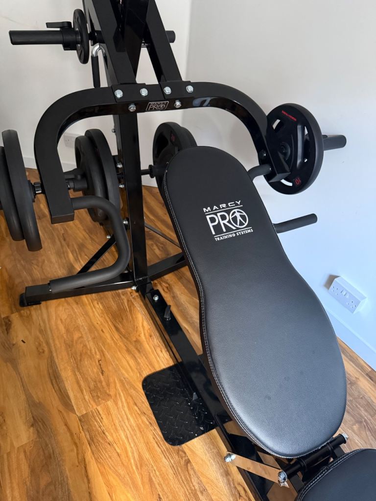 MARCY Pro PM4400 leverage multi Gym including tri-grip weight plates as new 