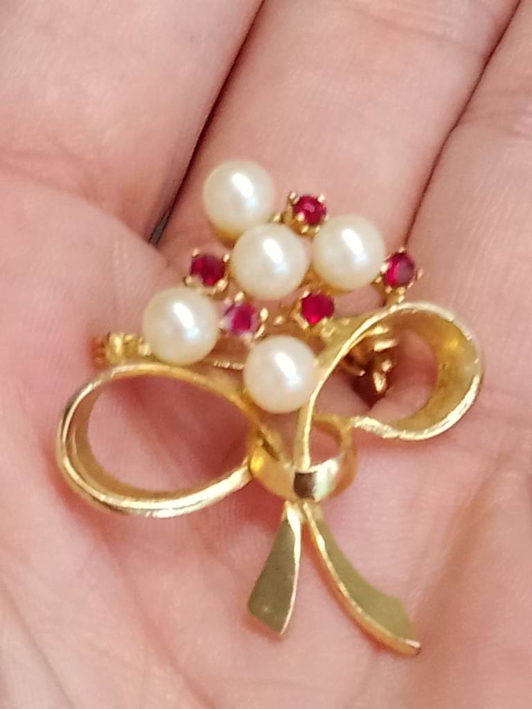 18 K plated Gold  METAII natural ruby/pearl brooch antique/vintage 
