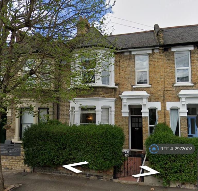 2 bedroom flat in Newport Road, London, E10 (2 bed) (#2972002)